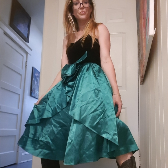 1980's strapless Gunne Sax gown w/ satin bow - Picture 4 of 14